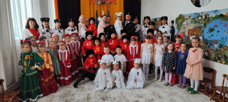 26 апреля в День реабилитации казачества в нашем детском саду состоялся торжественный обряд посвящения в казачата